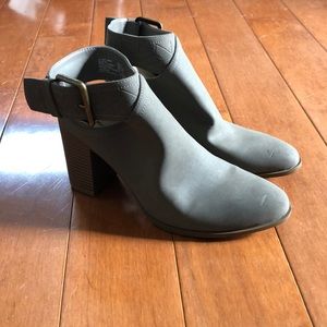 Grey American Eagle Booties